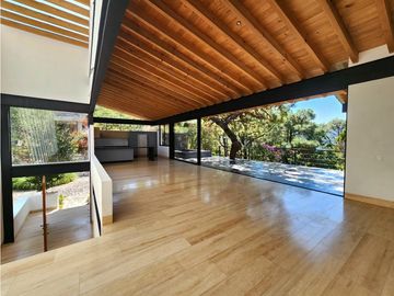 CASA EN VENTA CON VISTA AL LAGO EN VALLE DE BRAVO