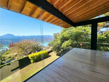 CASA EN VENTA CON VISTA AL LAGO EN VALLE DE BRAVO