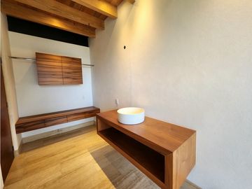 CASA EN VENTA CON VISTA AL LAGO EN VALLE DE BRAVO