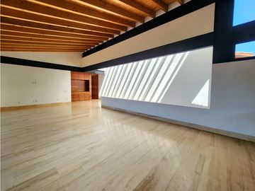 CASA EN VENTA CON VISTA AL LAGO EN VALLE DE BRAVO