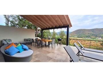 Casa en Venta con Preciosa vista y Acceso al Lago en Valle de Bravo.