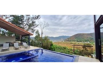 Casa en Venta con Preciosa vista y Acceso al Lago en Valle de Bravo.