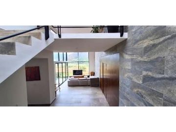 Casa en Venta con Preciosa vista y Acceso al Lago en Valle de Bravo.