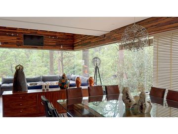 Elegante Casa en Exclusivo Fraccionamiento en Avándaro