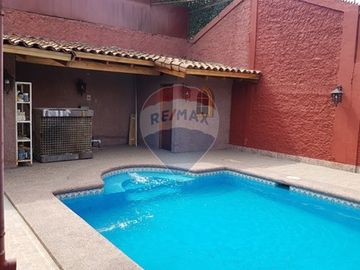 Se Vende Casa con piscina en Conchalí