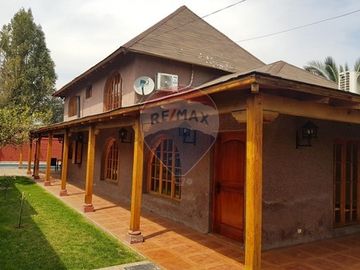 Se Vende Casa con piscina en Conchalí