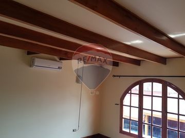 Se Vende Casa con piscina en Conchalí