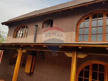 Se Vende Casa con piscina en Conchalí