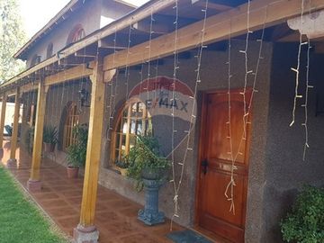 Se Vende Casa con piscina en Conchalí