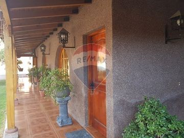 Se Vende Casa con piscina en Conchalí