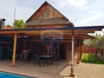 Se Vende Casa con piscina en Conchalí