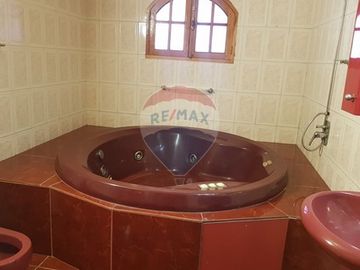 Se Vende Casa con piscina en Conchalí