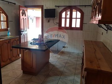 Se Vende Casa con piscina en Conchalí