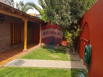 Se Vende Casa con piscina en Conchalí