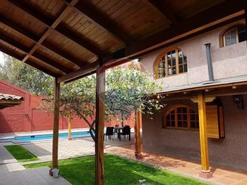Se Vende Casa con piscina en Conchalí