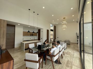 CASA DE UN PISO EN PRIVADA RESIDENCIAL EN XCANATÚN EN MÉRIDA YUCATÁN