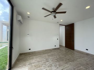 CASA DE UN PISO EN PRIVADA RESIDENCIAL EN XCANATÚN EN MÉRIDA YUCATÁN