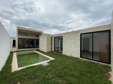 CASA DE UN PISO EN PRIVADA RESIDENCIAL EN XCANATÚN EN MÉRIDA YUCATÁN