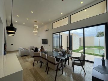 CASA DE UN PISO EN PRIVADA RESIDENCIAL EN XCANATÚN EN MÉRIDA YUCATÁN