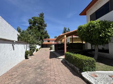 VENTA | Casa  de 347m2 con 3Rec, 3½Baños, Jurica, Qro.