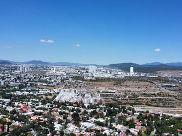 VENTA | Casa  de 347m2 con 3Rec, 3½Baños, Jurica, Qro.