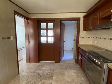 VENTA | Casa  de 347m2 con 3Rec, 3½Baños, Jurica, Qro.