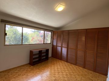 VENTA | Casa  de 347m2 con 3Rec, 3½Baños, Jurica, Qro.