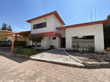 VENTA | Casa  de 347m2 con 3Rec, 3½Baños, Jurica, Qro.