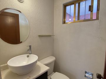 VENTA | Casa  de 347m2 con 3Rec, 3½Baños, Jurica, Qro.