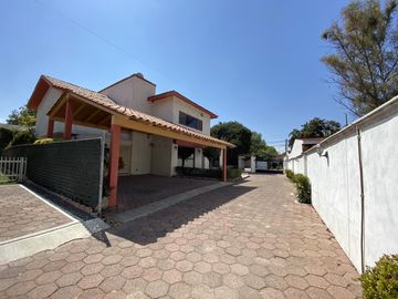 VENTA | Casa  de 347m2 con 3Rec, 3½Baños, Jurica, Qro.