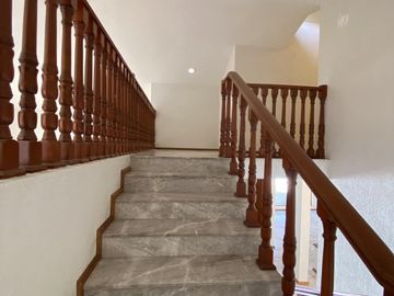 VENTA | Casa  de 347m2 con 3Rec, 3½Baños, Jurica, Qro.