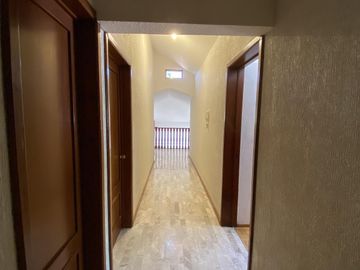 VENTA | Casa  de 347m2 con 3Rec, 3½Baños, Jurica, Qro.