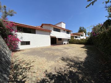 VENTA | Casa  de 347m2 con 3Rec, 3½Baños, Jurica, Qro.