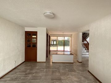 VENTA | Casa  de 347m2 con 3Rec, 3½Baños, Jurica, Qro.