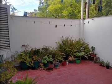 Venta Excelente departamento tipo casa en mendoza