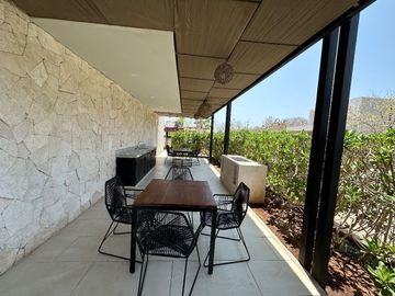 En venta casa  con paneles solares en privada en Cholul, Mérida, Yucatán.