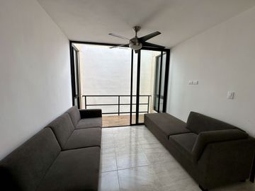 En venta casa  con paneles solares en privada en Cholul, Mérida, Yucatán.
