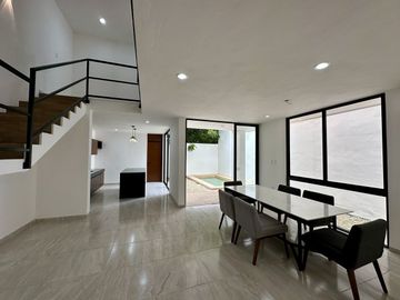 En venta casa  con paneles solares en privada en Cholul, Mérida, Yucatán.