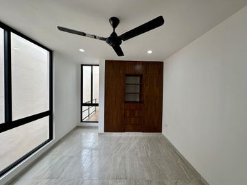 En venta casa  con paneles solares en privada en Cholul, Mérida, Yucatán.