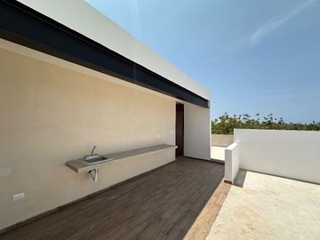 En venta casa  con paneles solares en privada en Cholul, Mérida, Yucatán.