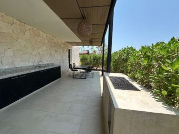 En venta casa  con paneles solares en privada en Cholul, Mérida, Yucatán.