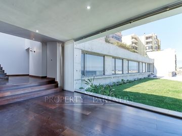 Casa mediterránea de 5 dormitorios con gran piscina en Jardines del Sur