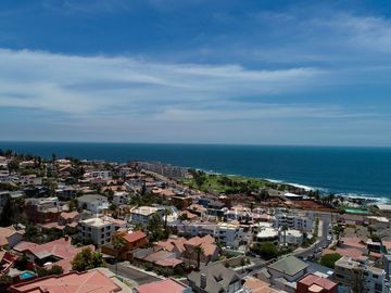Casa mediterránea de 5 dormitorios con gran piscina en Jardines del Sur
