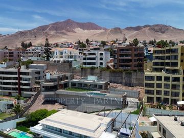 Casa mediterránea de 5 dormitorios con gran piscina en Jardines del Sur
