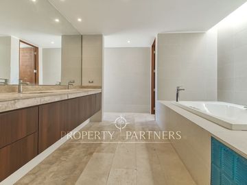 Casa mediterránea de 5 dormitorios con gran piscina en Jardines del Sur