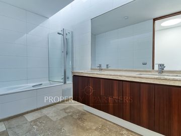 Casa mediterránea de 5 dormitorios con gran piscina en Jardines del Sur