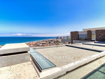 Casa mediterránea de 5 dormitorios con gran piscina en Jardines del Sur