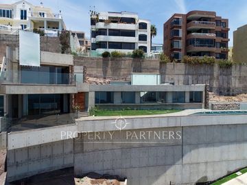Casa mediterránea de 5 dormitorios con gran piscina en Jardines del Sur