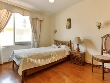 Casa de 5 dormitorios en Jardines del Sur