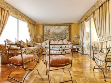 Casa de 5 dormitorios en Jardines del Sur